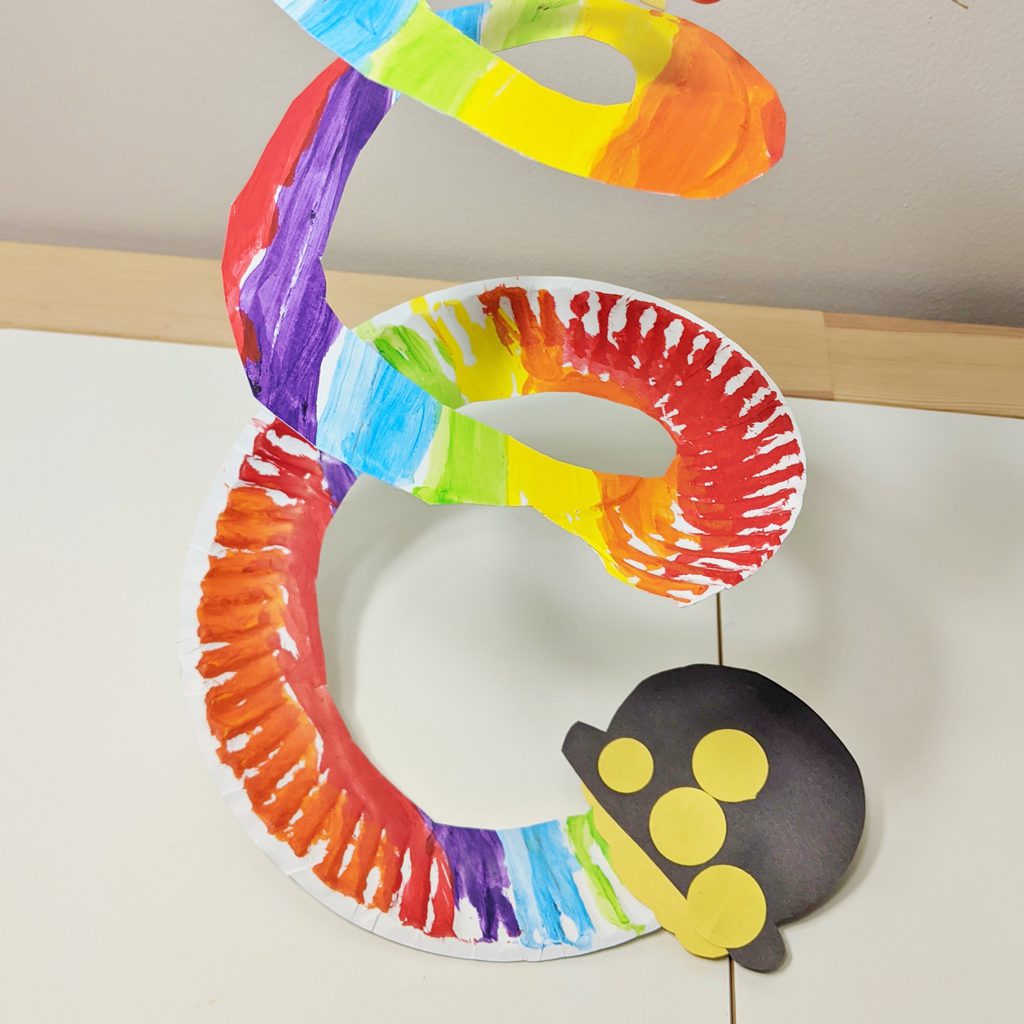 St. Patrick’s Day Paper Plate Twirler - Raising Hooks