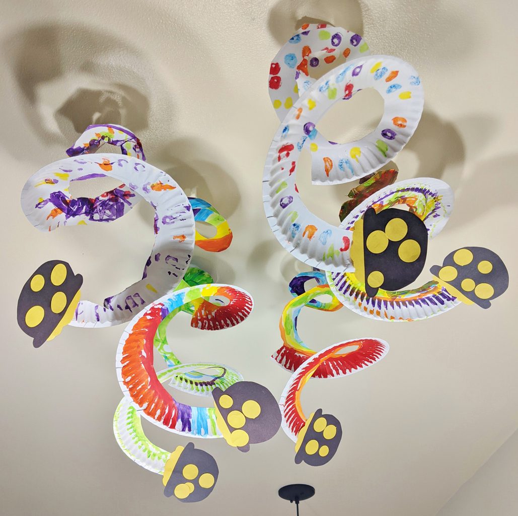 St. Patrick’s Day Paper Plate Twirler - Raising Hooks